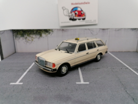 Mercedes Benz 200T W123 taxi