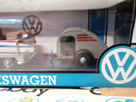 Volkswagen T1 Doka "surf" met caravan