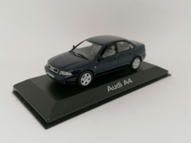Audi A4 B5 sedan blauw