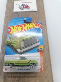 '83 Chevy Silverado groen