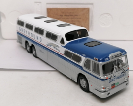 GM 4501 Greyhound Scenicruiser Destination Montreal