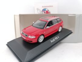 Audi RS4 Avant B5 rood