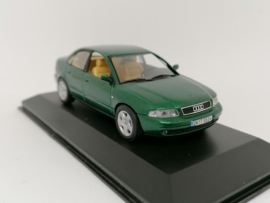 Audi A4 sedan B5 groen