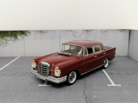 Mercedes Benz 220SE W111