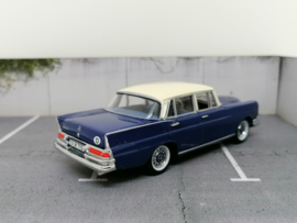 Mercedes Benz 220SE W111
