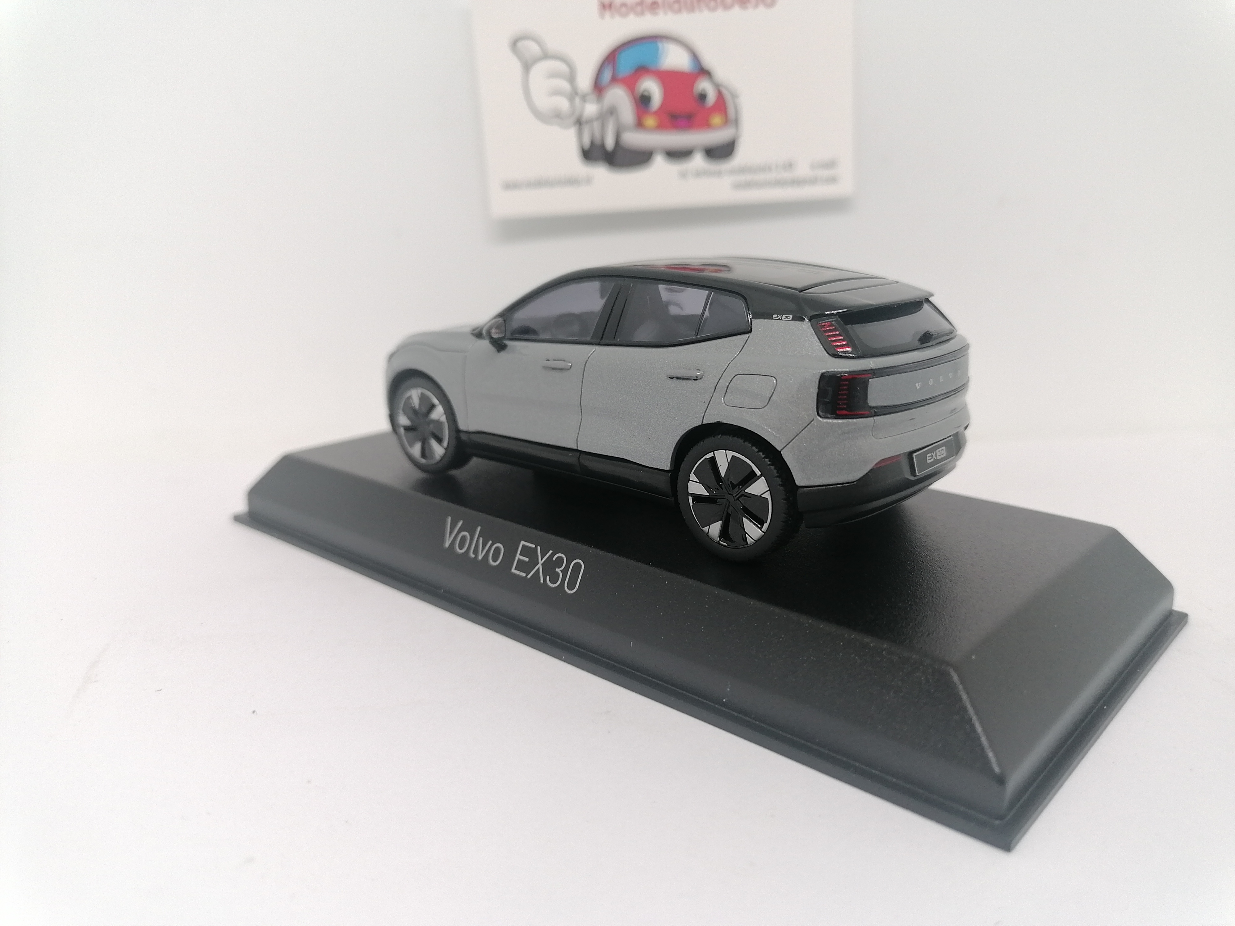 Volvo EX30 2024 grijs