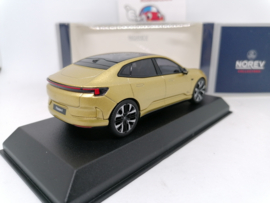 Polestar 4 2024 gold
