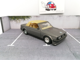 BMW 325i cabrio bruin