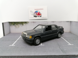 Mercedes 190 zwart