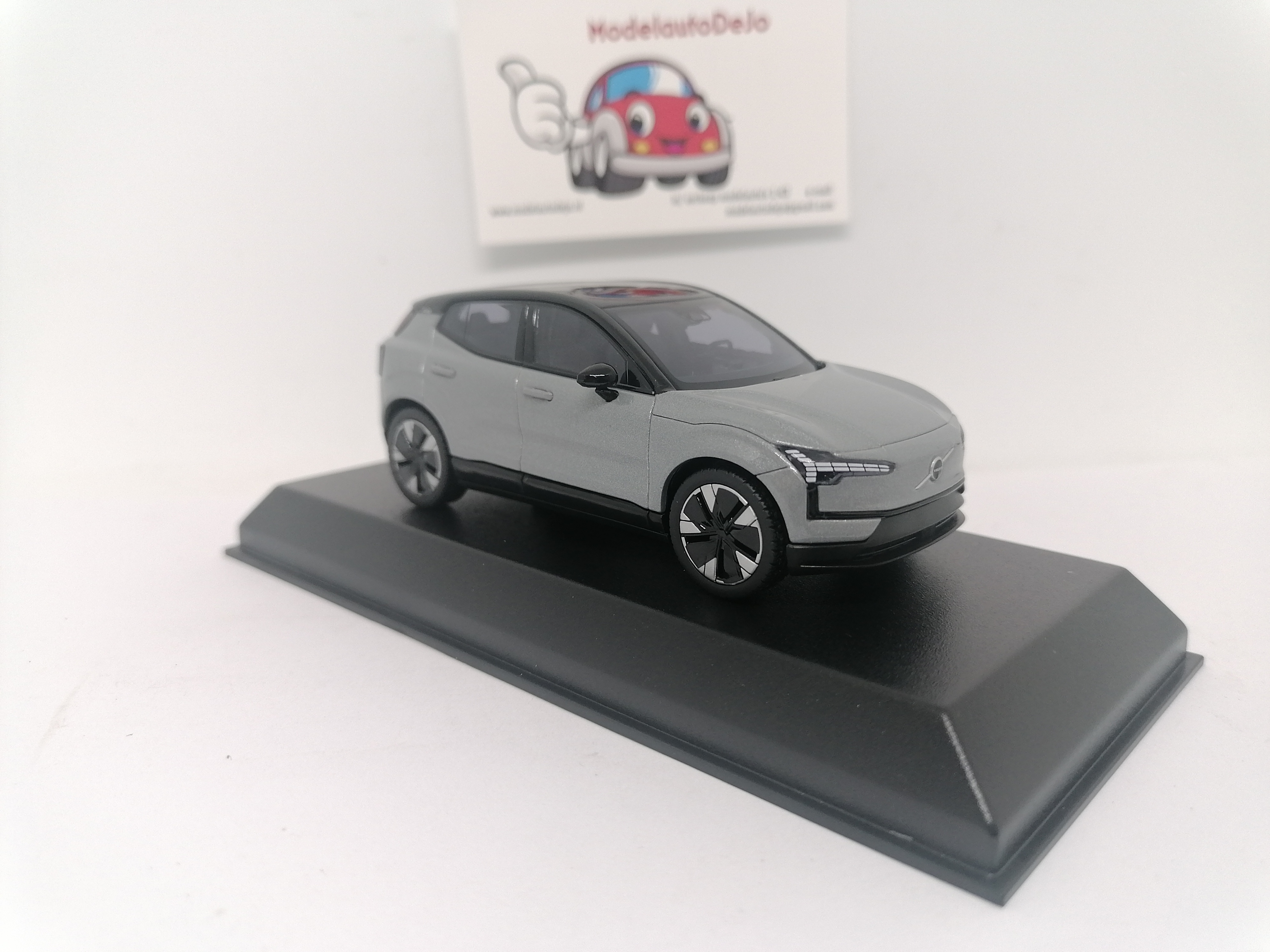 Volvo EX30 2024 grijs