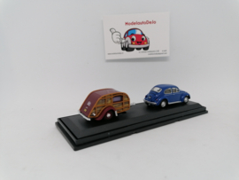 Volkswagen beetle met caravan