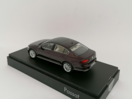 Volkswagen Passat sedan B8 rood/bruin