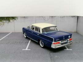 Mercedes Benz 220SE W111