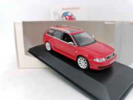 Audi RS4 Avant B5 rood