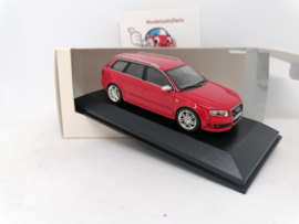 Audi RS4 Avant B7 rood