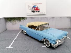 Cadillac Biarritz conv. 1957 gesloten