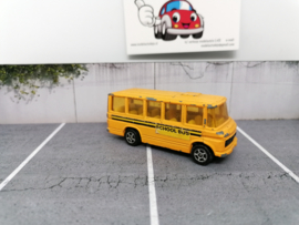 Mercedes Benz schoolbus geel