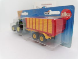 John Deere met silage wagen