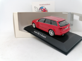 Audi RS4 Avant B7 rood
