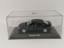 Audi A4 B5 sedan blauw