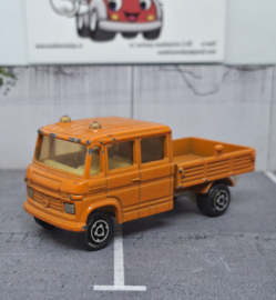 Mercedes Trax publics oranje