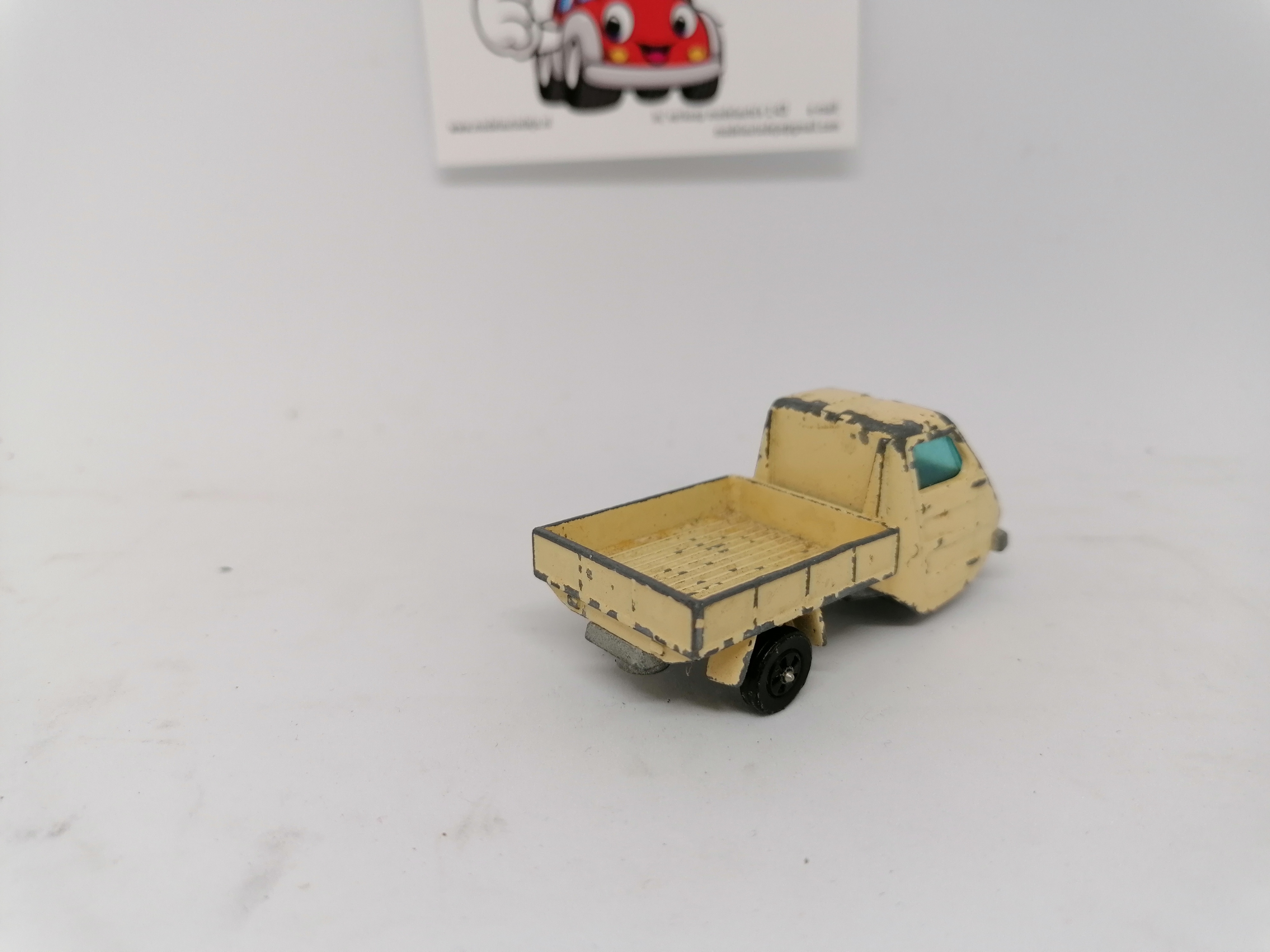 Reliant TW9 geel