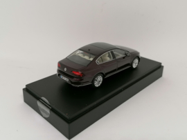 Volkswagen Passat sedan B8 rood/bruin