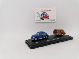 Volkswagen beetle met caravan