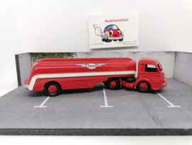 Panhard en Citerne Titan 32C