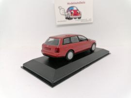 Audi A4 Avant 1995 B5 rood