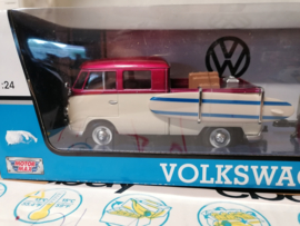 Volkswagen T1 Doka "surf" met caravan