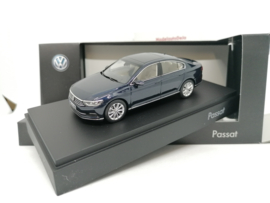 Volkswagen Passat B8 sedan nacht blauw