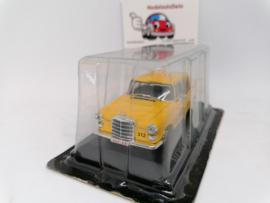 Mercedes Benz 200 taxi Brussel 1962
