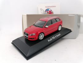 Audi RS4 Avant B7 rood