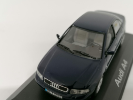 Audi A4 B5 sedan blauw