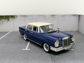 Mercedes Benz 220SE W111