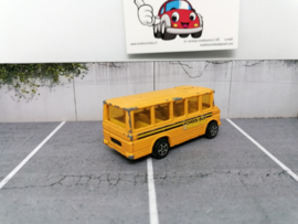 Mercedes Benz schoolbus geel