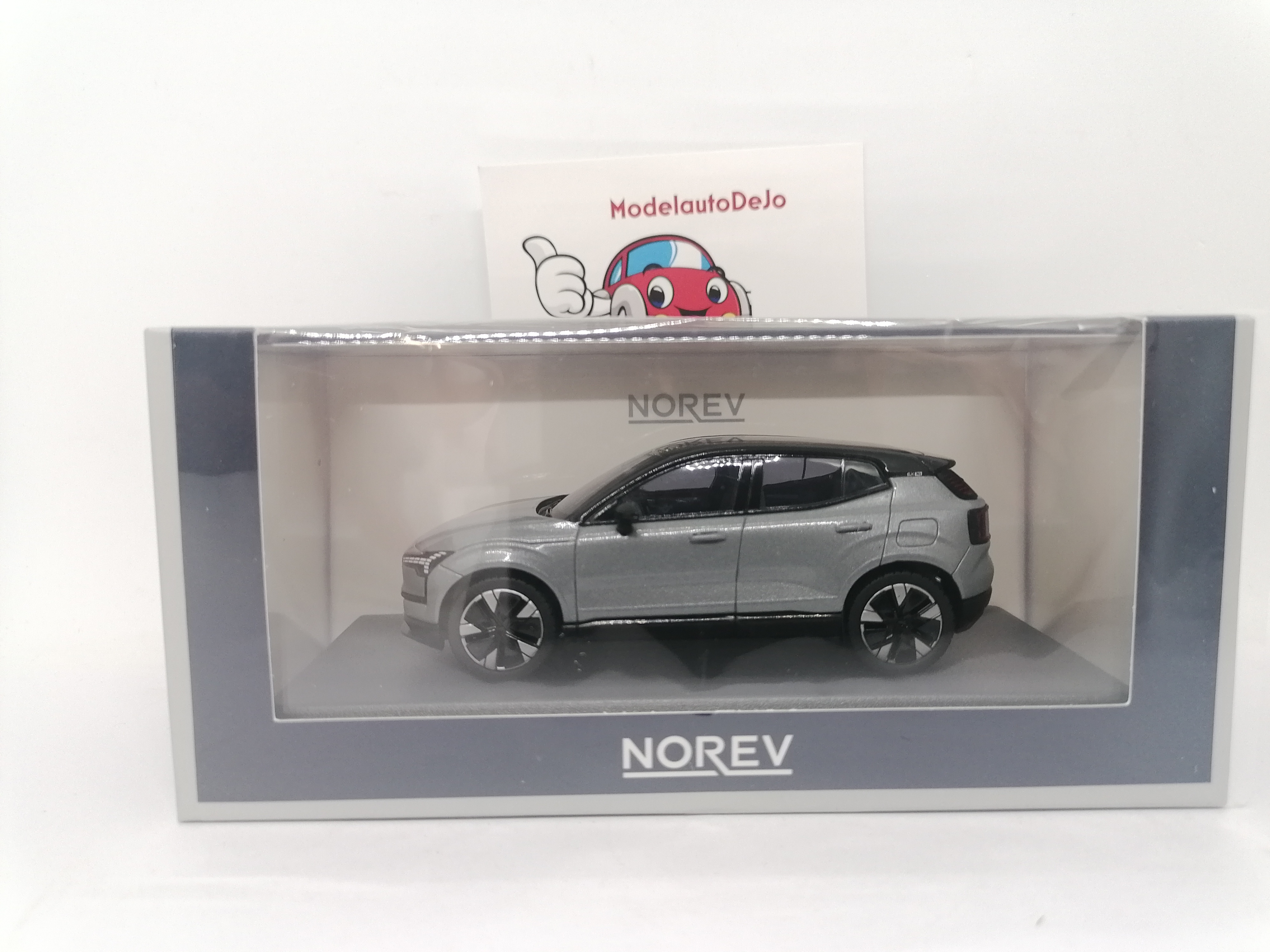 Volvo EX30 2024 grijs