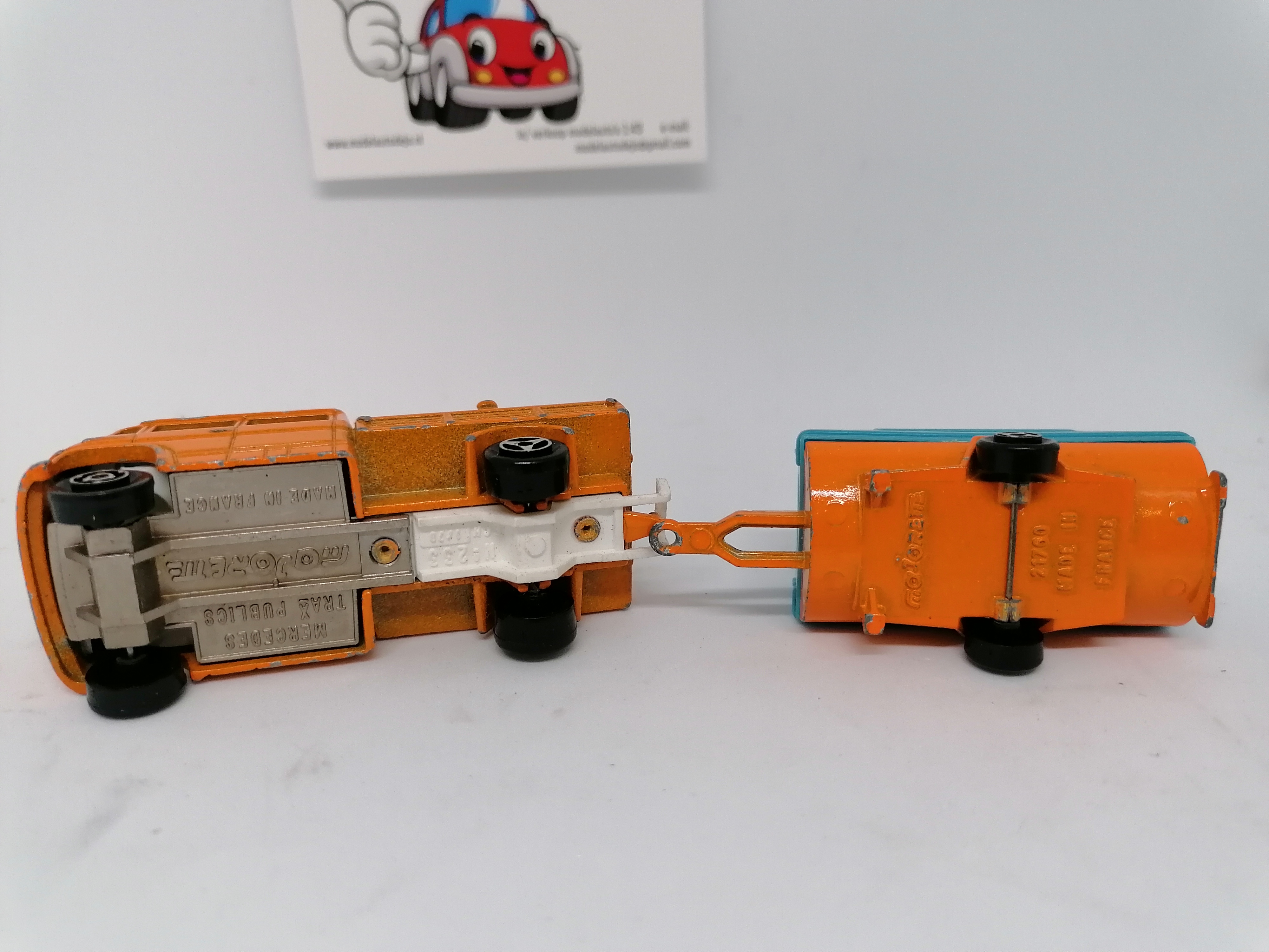 Mercedes Trax publics oranje met compressor