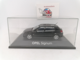 Opel Signum zwart