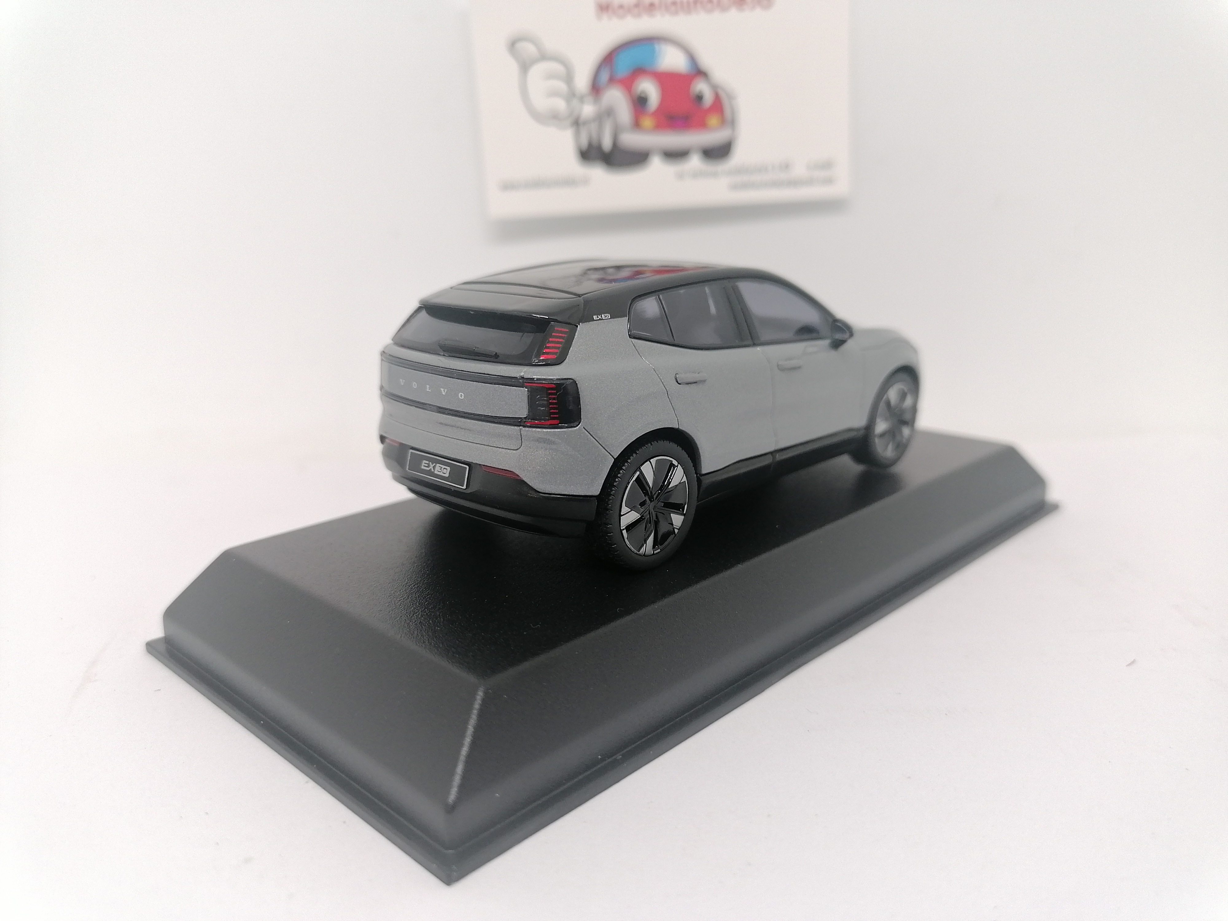 Volvo EX30 2024 grijs