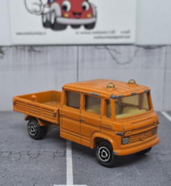 Mercedes Trax publics oranje