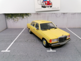 Mercedes Benz 230E W123 sedan