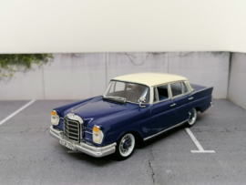 Mercedes Benz 220SE W111