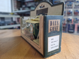 1920 Model T Ford Van "Huntley & Palmers" (1)