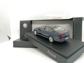 Volkswagen Passat B8 sedan nacht blauw