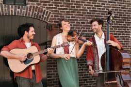 Lumen Folk Trio in Breek de Week concert op woensdag 17 september 2025 om 20.15 uur in de Oude Jeroenskerk te Noordwijk (ZH)