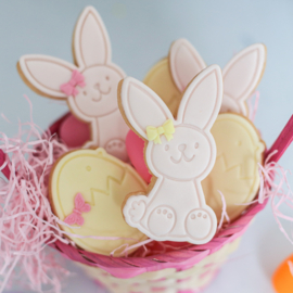 paashaasje stempel & cookie cutter 2 delig