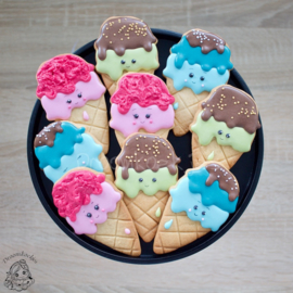 ijsje cookie cutter met stempel 2 delig - 8 cm