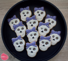 Skull couple cookie cutters 2 pieces